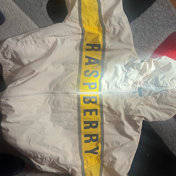 GV Gallery Raspberry Hills windbreaker - Picture 2 of 3